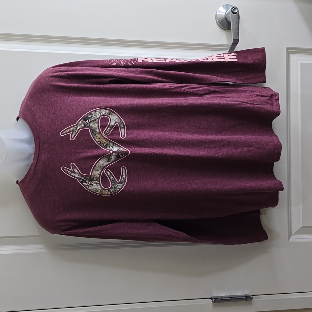 Reeltree Burgandy long sleeve‎ Size Large